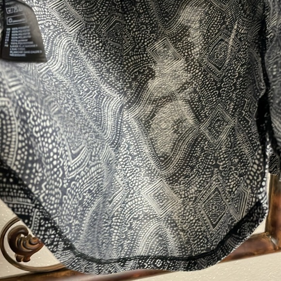 Women’s size large H&M polyester blouse - Picture 10 of 13